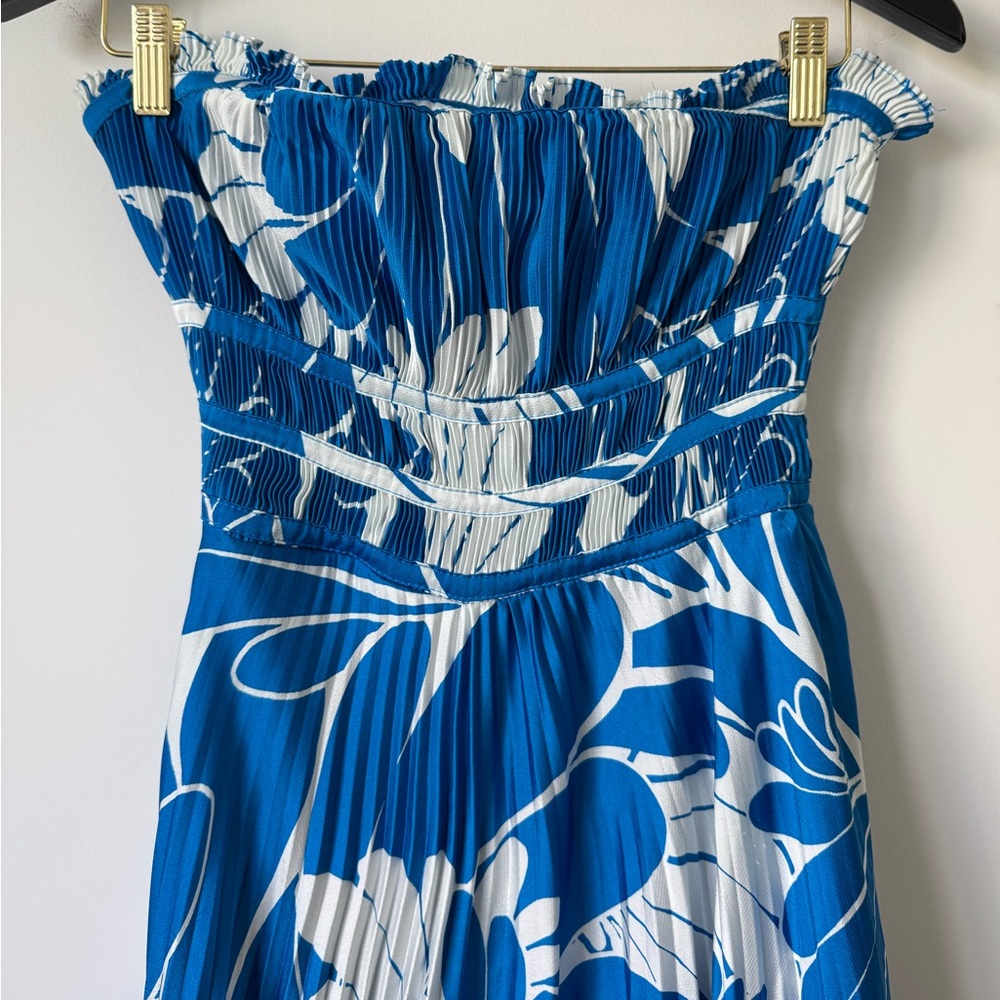 Elegant Blue Floral Strapless Dress - Picture 4 of 13
